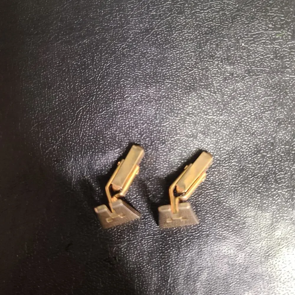 Vintage mid-century swank gold Monogrammed E cufflinks